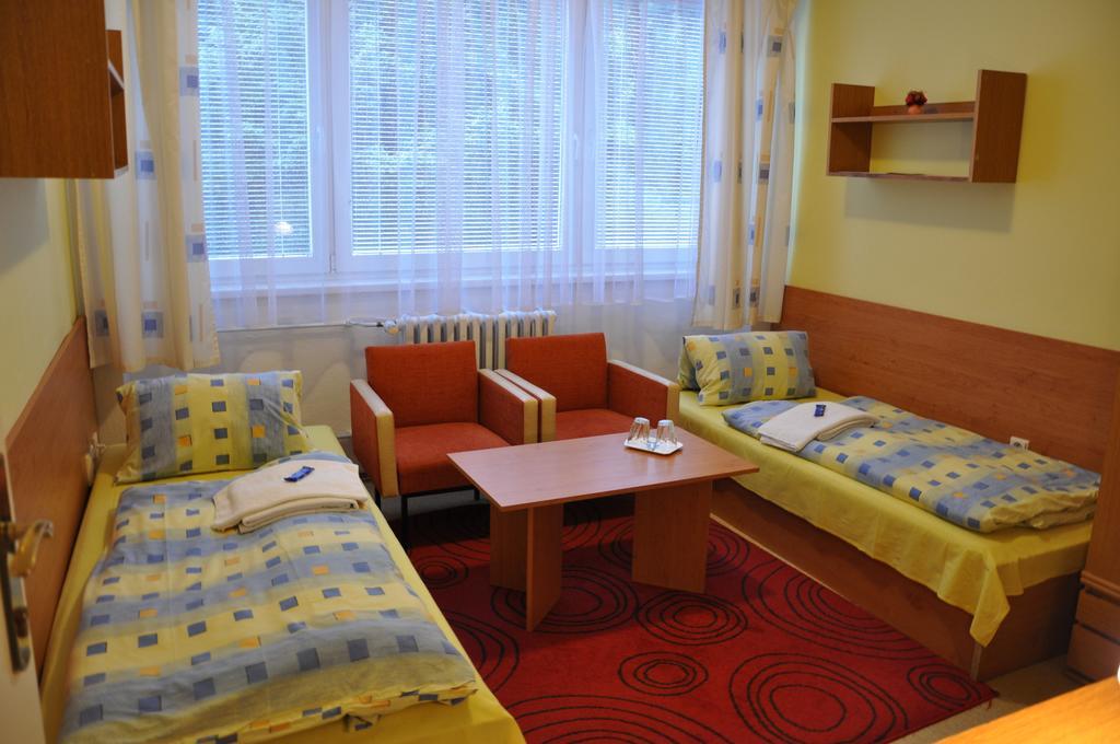 ברנו Hotel Komarov מראה חיצוני תמונה