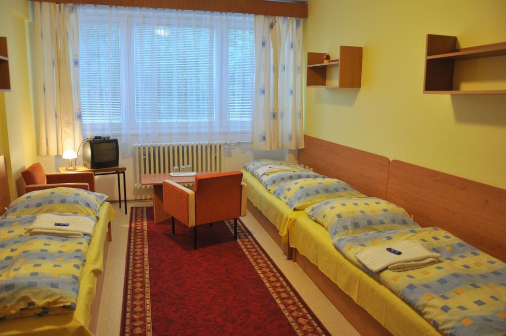 ברנו Hotel Komarov מראה חיצוני תמונה