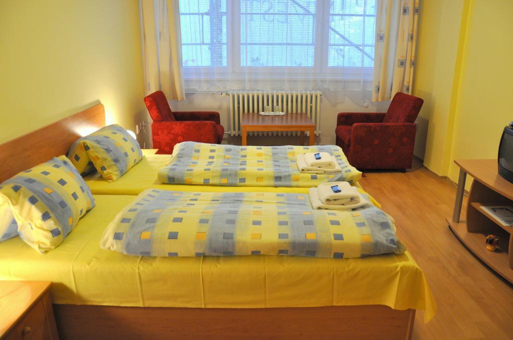 ברנו Hotel Komarov מראה חיצוני תמונה