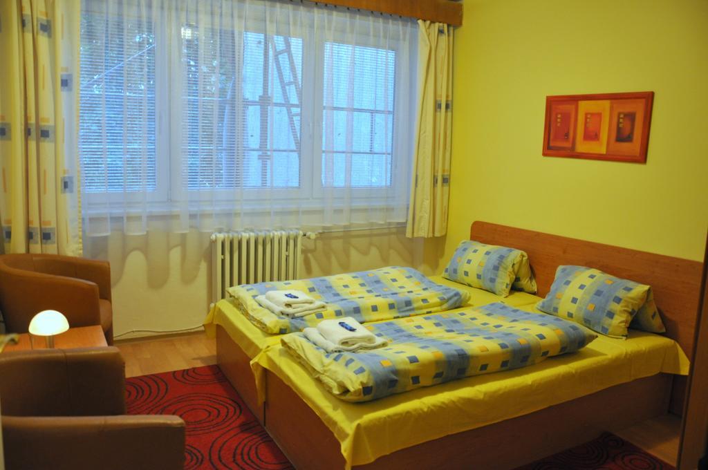 ברנו Hotel Komarov מראה חיצוני תמונה