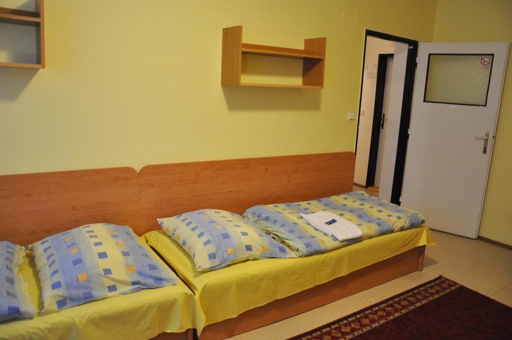 ברנו Hotel Komarov מראה חיצוני תמונה