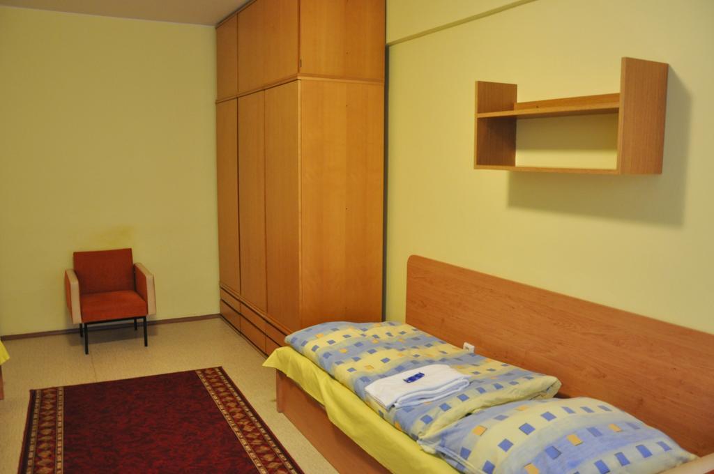 ברנו Hotel Komarov מראה חיצוני תמונה