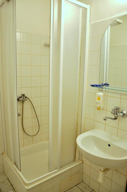 ברנו Hotel Komarov מראה חיצוני תמונה