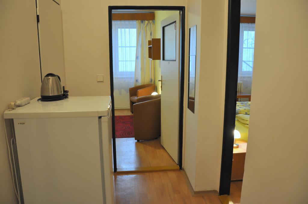 ברנו Hotel Komarov מראה חיצוני תמונה