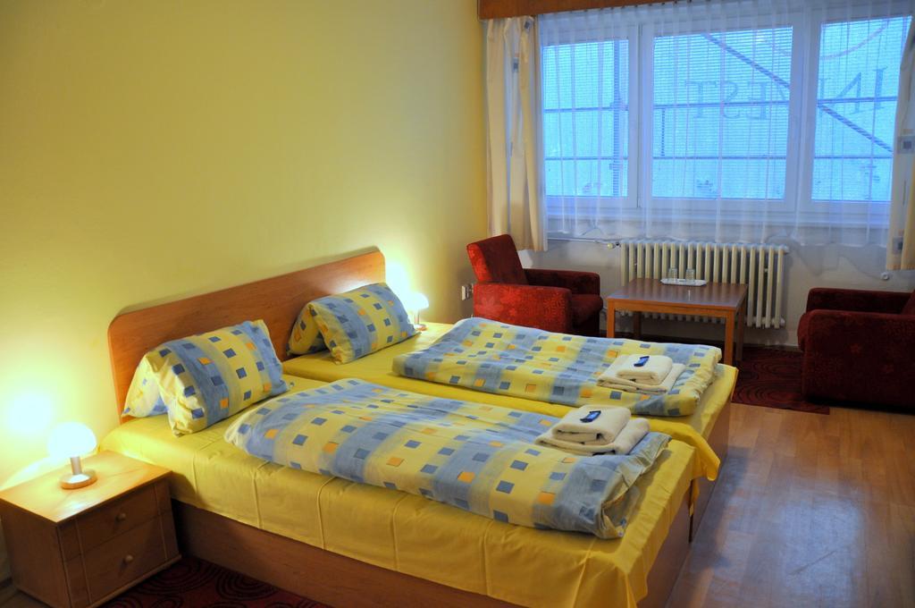 ברנו Hotel Komarov מראה חיצוני תמונה