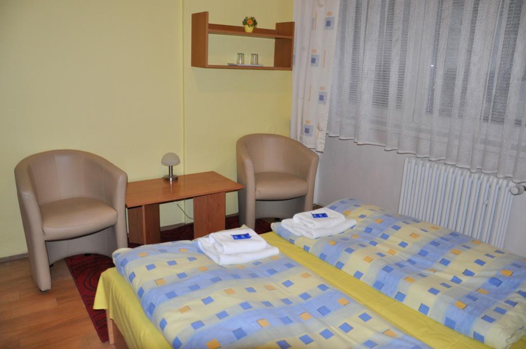 ברנו Hotel Komarov חדר תמונה