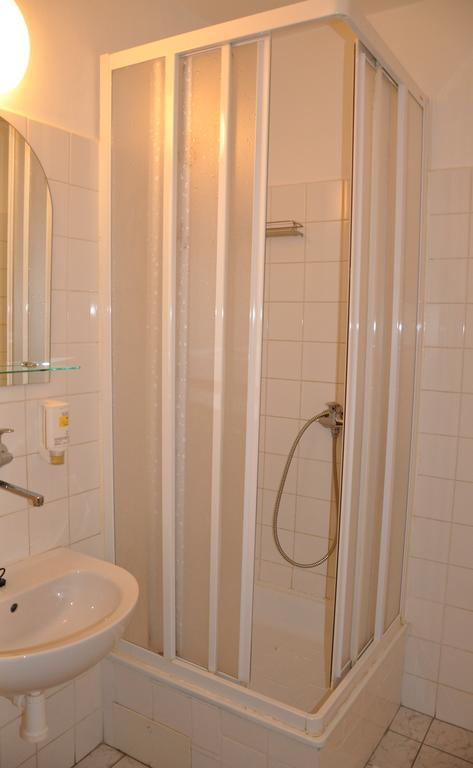 ברנו Hotel Komarov מראה חיצוני תמונה
