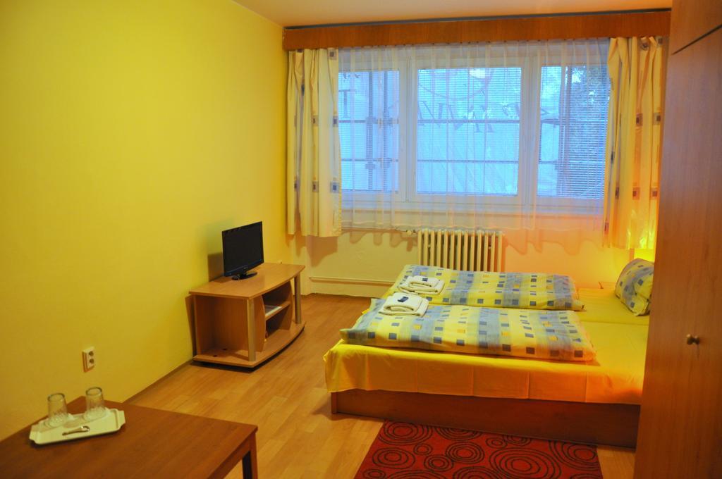 ברנו Hotel Komarov מראה חיצוני תמונה
